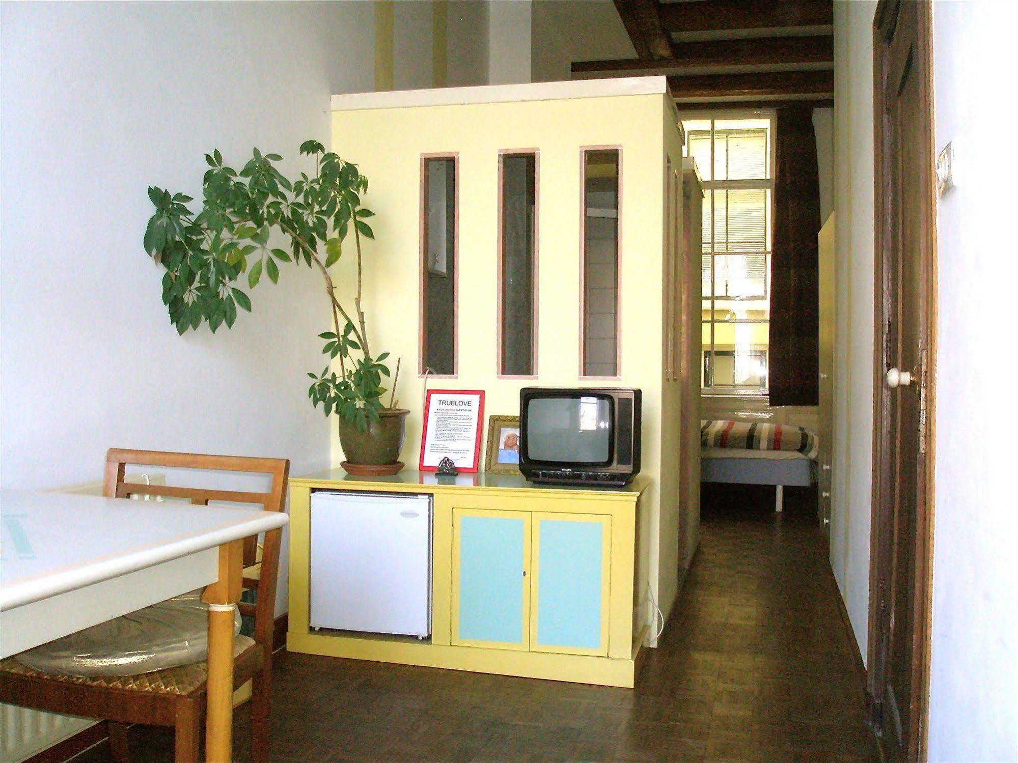 Truelove Guesthouse Амстердам Екстериор снимка